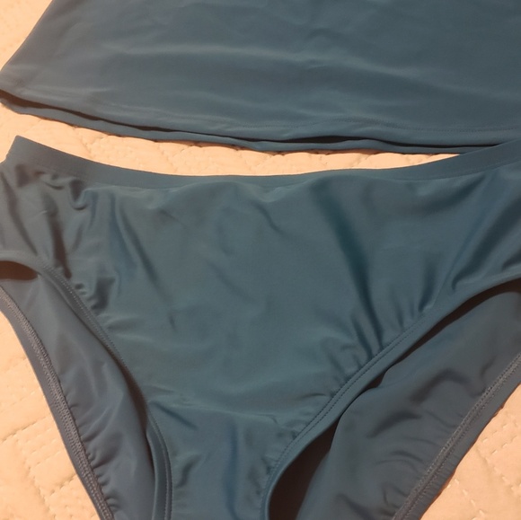 NWTs Ellen Tracy Key Hole High Neck Tankini Set - Picture 4 of 8